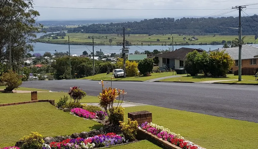 Beautiful river view guesthouse - Image 1