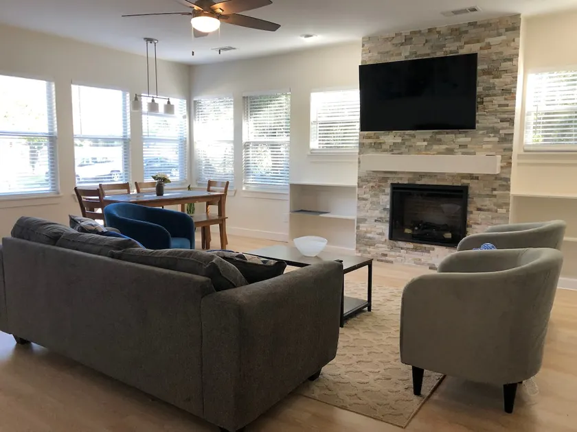 2BR/1BA with indoor fireplace. Minutes from UNT - Image 1