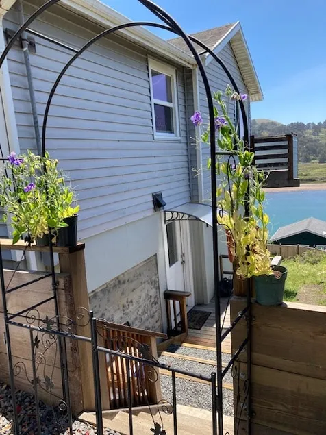 Sea Breeze Inn - Image 1