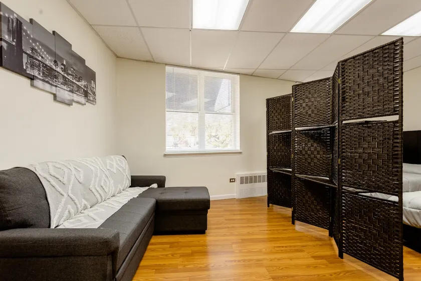 Lovely XL 3 Bed/1 Bedroom Apt in South Brooklyn! - Image 1