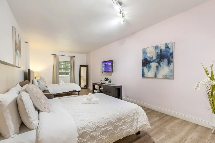 NEW 'SeaBreeze' Studio Ocean Drive #206 - Image 1