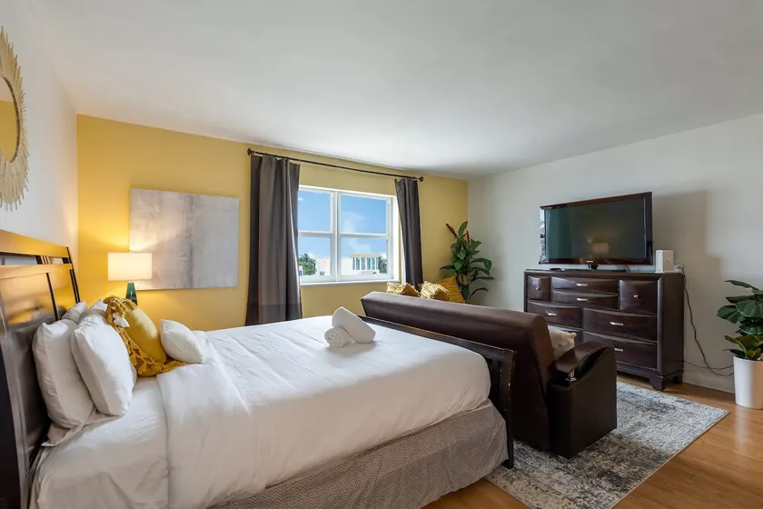 NEW 'SeaBreeze' Bright Studio Ocean Drive #505 - Image 1