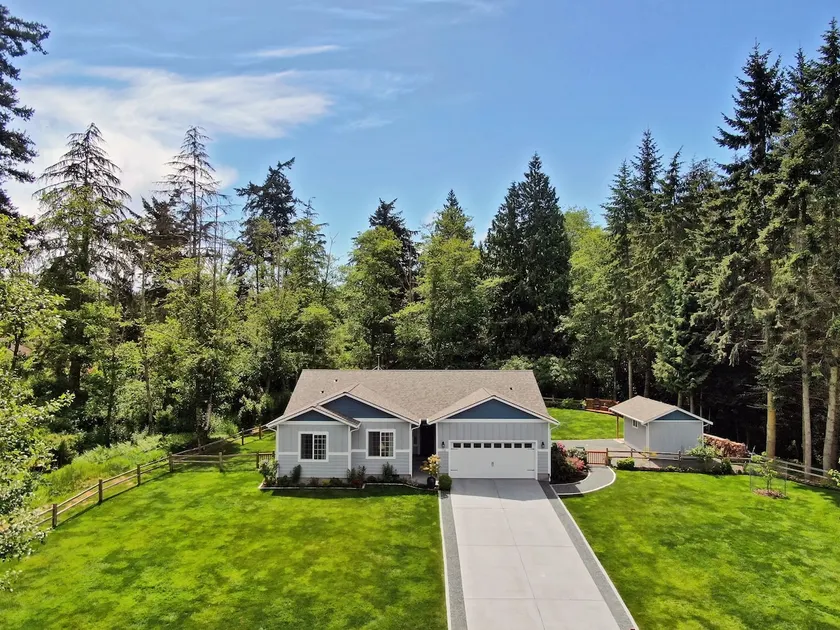 Whidbey Retreat, Peaceful & Private Getaway, Hot Tub, Fire Pit - Image 1