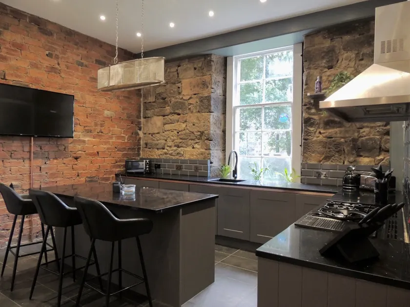 Modern 3 Bedroom Flat in Glasgow - Image 1