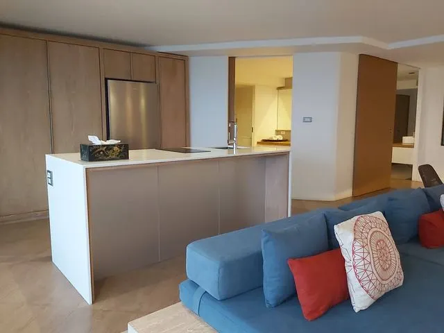 2BR Beachfront Resort Apartment w Sea View Hot Tub - Image 1