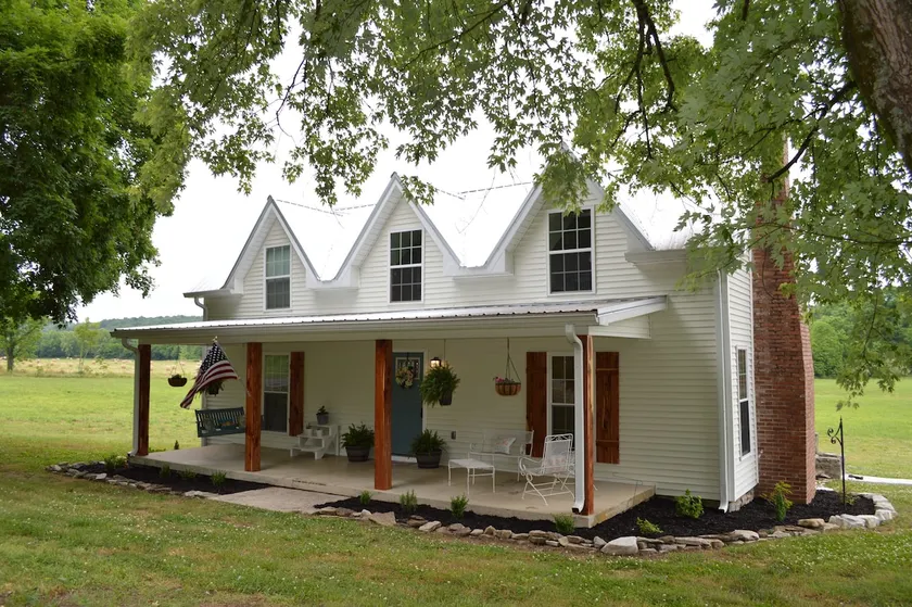 Farmhouse on Century Family Farm - Image 1
