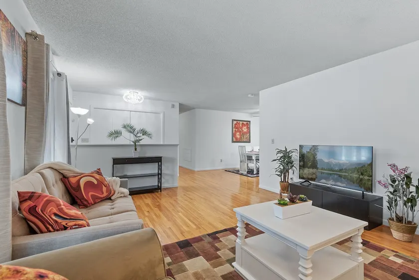 Spacious Home- Centrally located near St. Paul  - Image 1