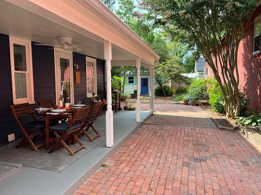 Historic Downtown Garden Oasis with Private Patio - Image 1