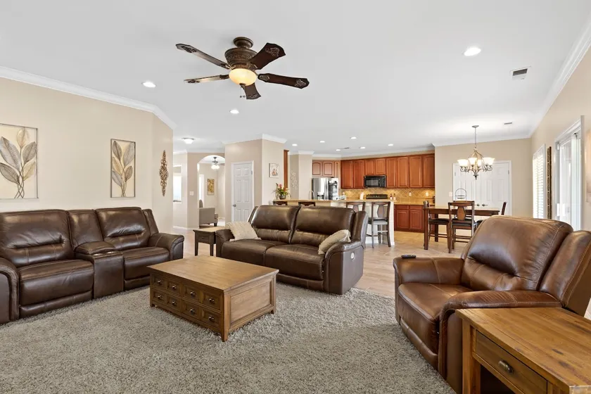 Newly furnished POOL home - King Bed sleeps 7 - Image 1