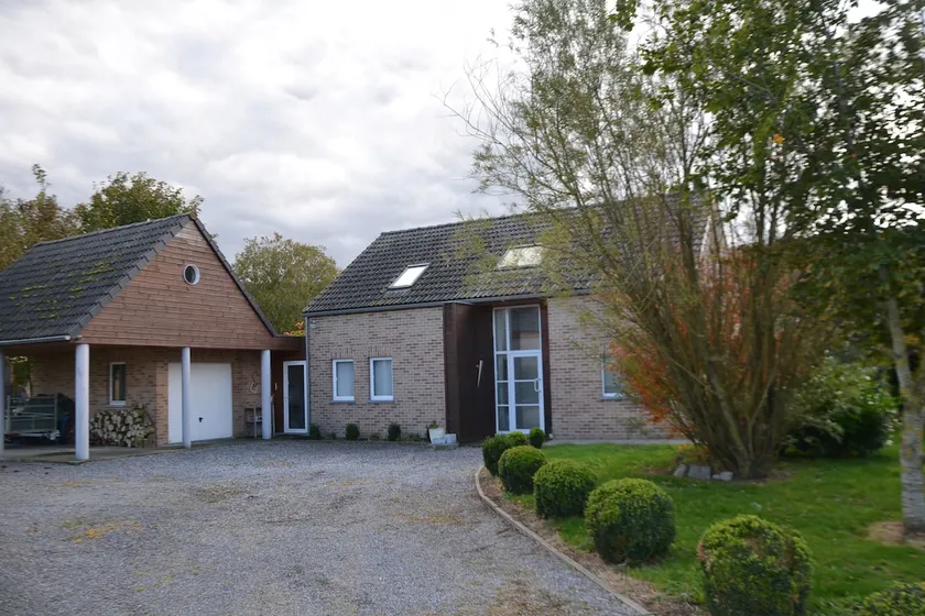 Large chestnut tree – Bright and warm house - Image 1