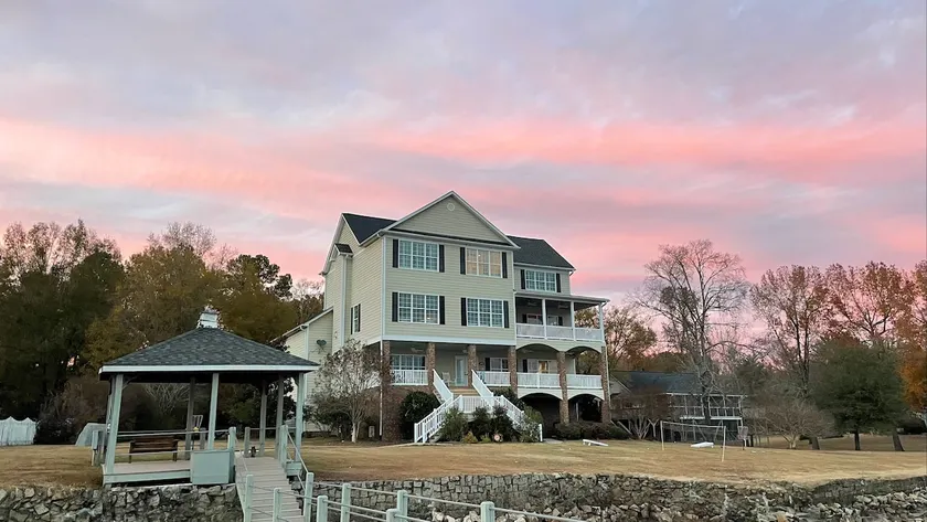 Lake Wateree Lodge - Image 1