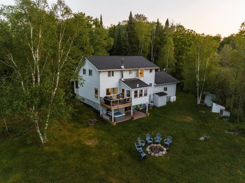 The Peninsula Cottage in Haliburton - Lakefront w/ hot tub - Image 1