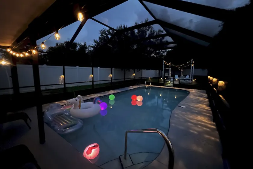 Heated pool house 4 miles away from the beach... - Image 1