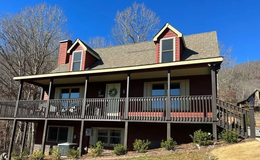 WOW! Lake & Mountain Views | Creek | Spacious - Image 1