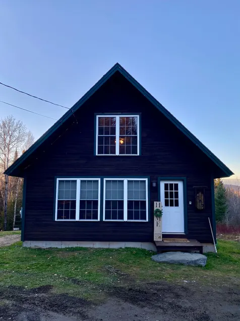 Cozy 2 Bedroom Cabin with Trail Access - Image 1