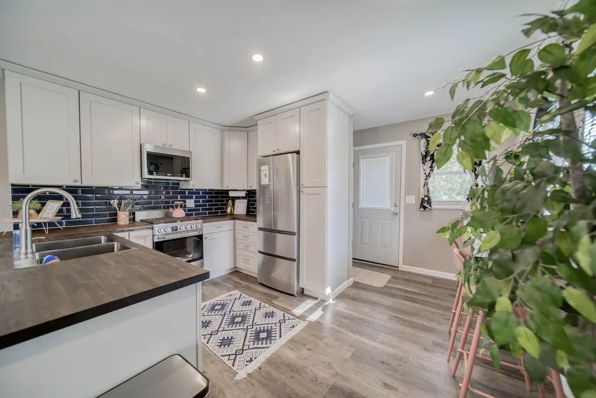 Stylish 2Bdrm Bungalow | Walkable + Well Equipped - Image 1