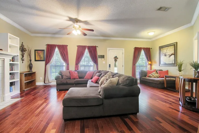 Silverhill 3 bed 2 bath house, gazebo, jacuzzi tub - Image 1