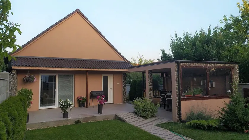 Pleasant accommodation in a fully equipped family house - Image 1