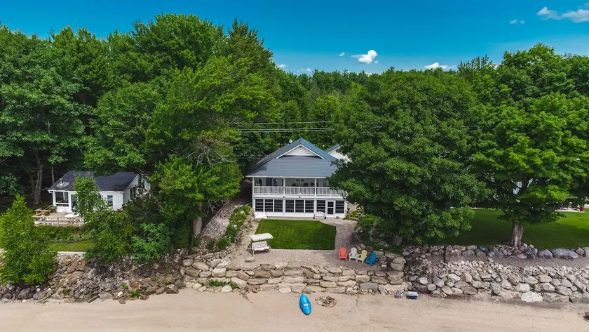 The Beach House: Waterfront cottage - Image 1