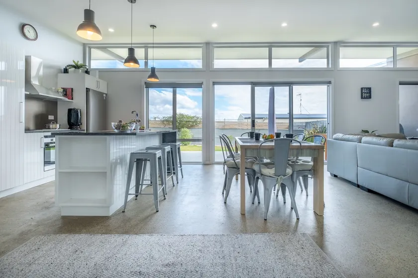 Amaroo 1 - Freycinet Holiday Houses - Image 1