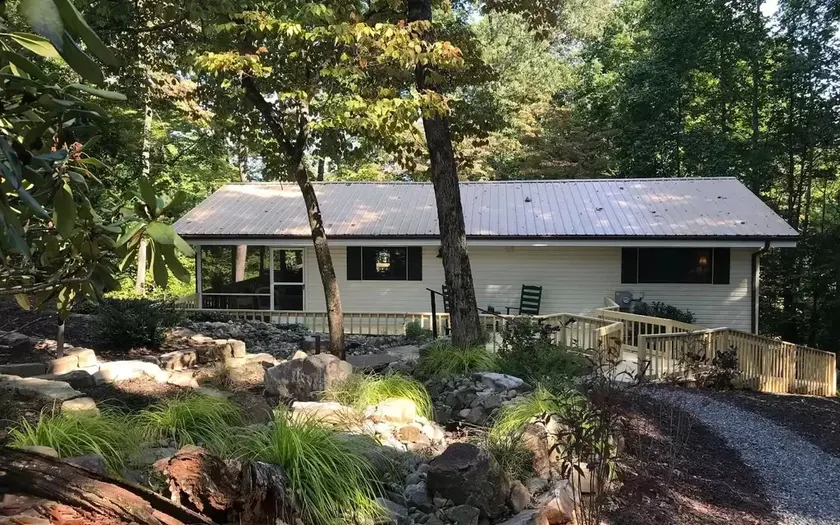 Lake Chatuge Mountain Village Cottage Getaway - Image 1