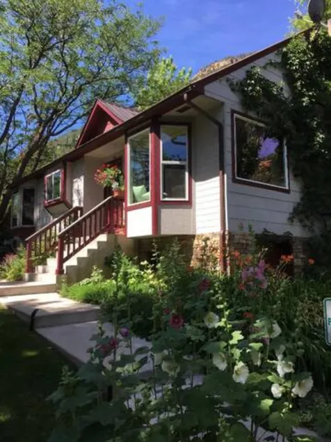 Garden Home, private and spacious with hot tub, only 5 minutes to city center - Image 1