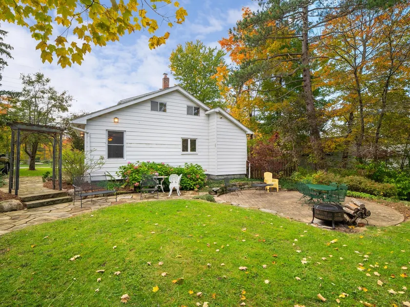 Willow Woods Retreat - Farmhouse - Patio & Nature - Image 1