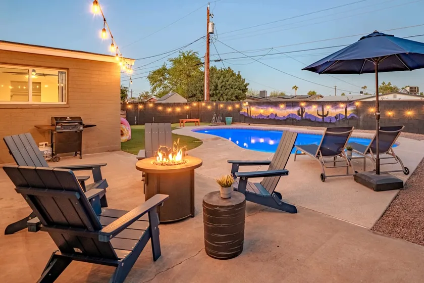 Backyard Oasis~Safe Area~King Bed~Heated Pool~Golf - Image 1
