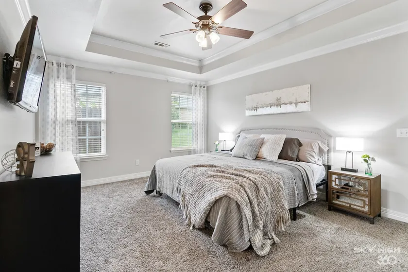 BIKE IN/OUT! NearTrails & Downtown! 4BR w/garage! - Image 1