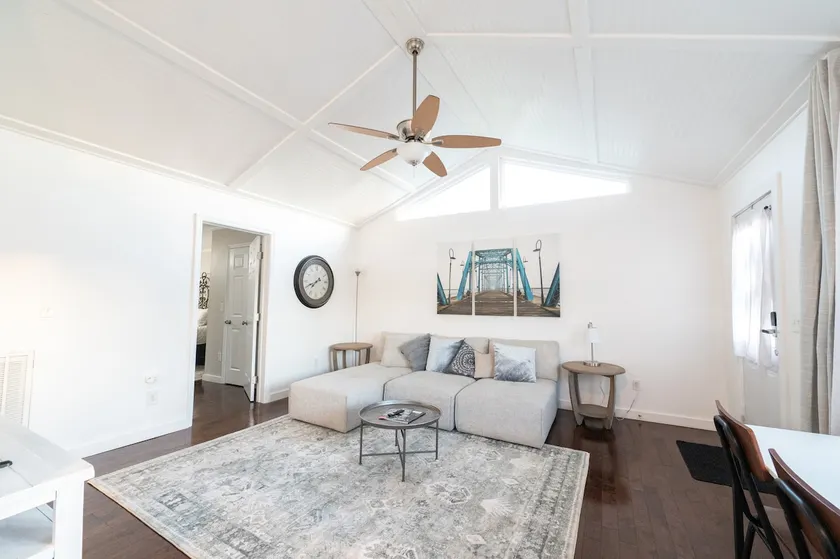 WALK EVERYWHERE in North Chat! -VIEWS- 2 KING Beds - Image 1