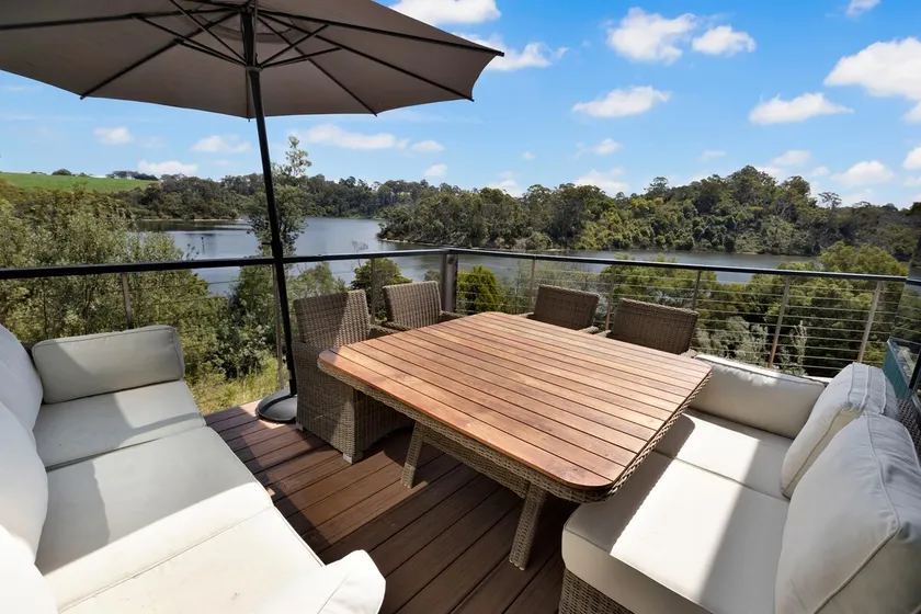 Arukah House - 5BR Waterfront Home with Lake View - Image 1