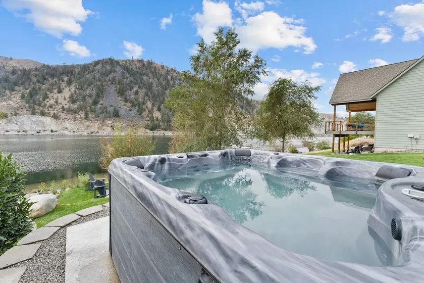 All Season Stay | Sauna | Cold Plunge | Hot Tub - Image 1