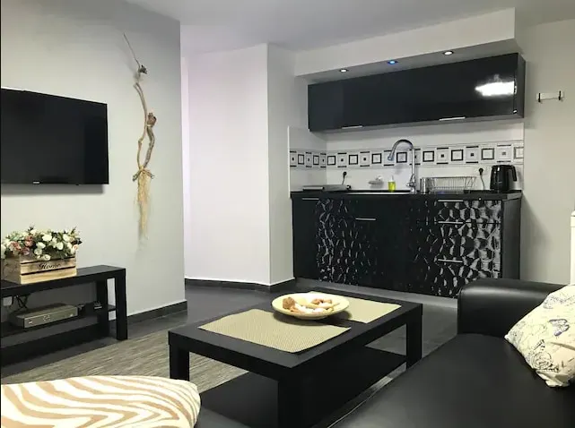 Cozy modern apartment near the sea in city center - Image 1