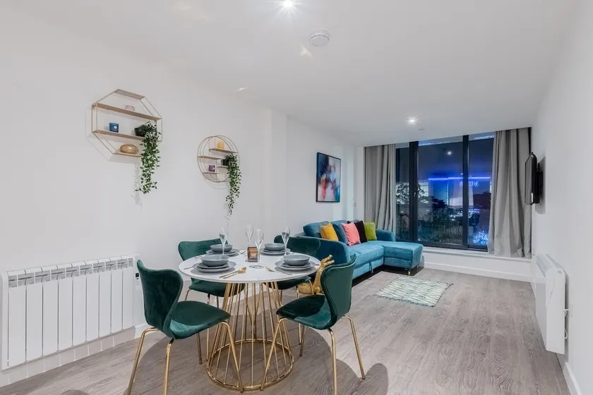 Fabulous 2 Bed Apartment in Bournemouth Square #2 - Image 1