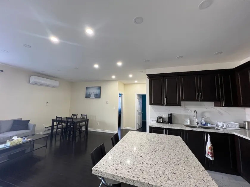 Beautiful Modern Getaway Right by the Falls Unit 2 - Image 1