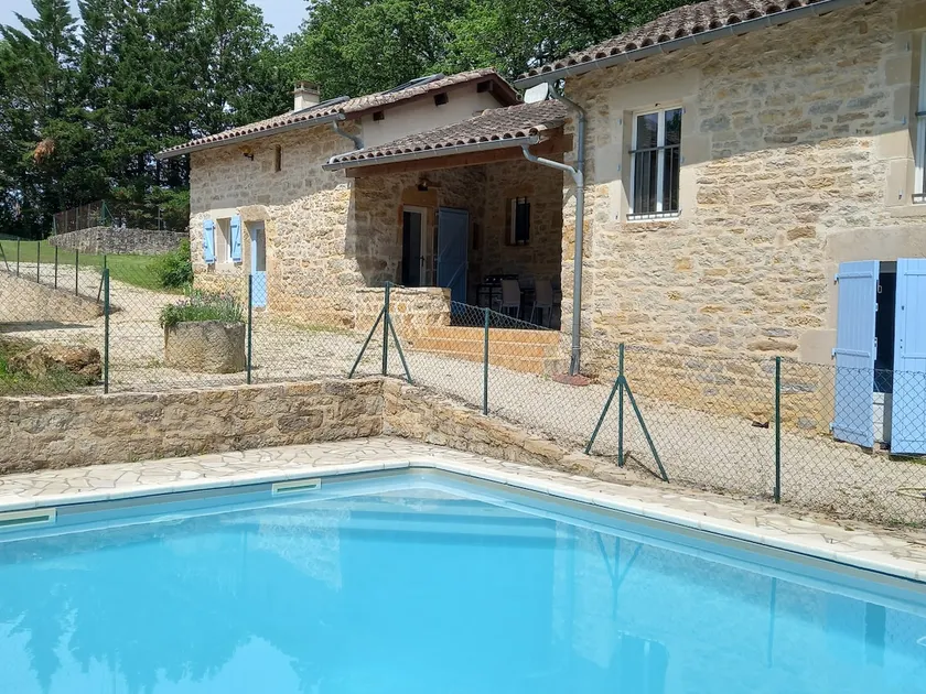Beautiful villa in a large park with pool. - Image 1