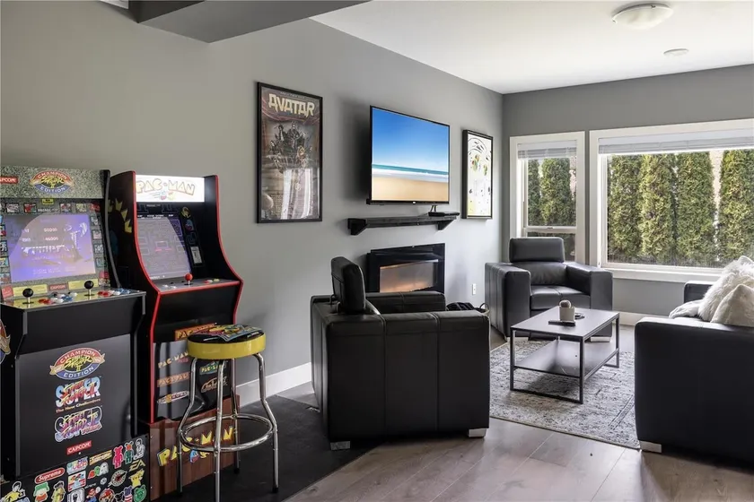 Modern 2 Bedroom Luxury Suite - Image 1