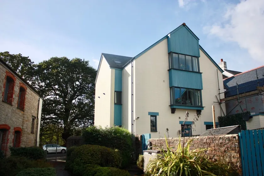 5* Property- mins walk to historic harbour & beach - Image 1