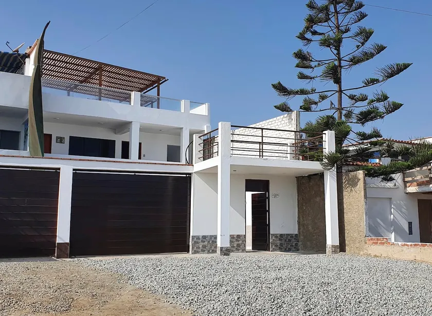 Oceanfront 3-story house with grill and terrace - Image 1