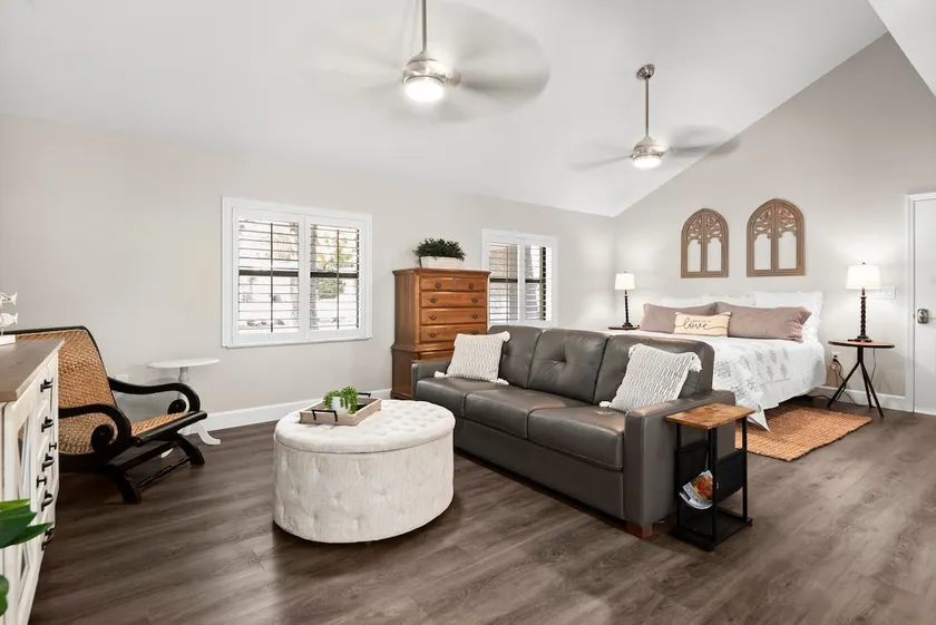 Newly Renovated Suite Close to Downtown - Unit 2 - Image 1
