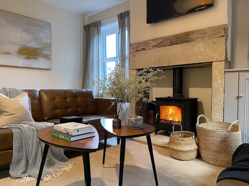 Beautiful & cosy 4 bedroom home - Image 1