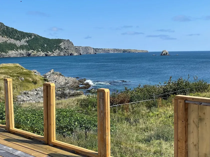 Oceanfront 3 bedroom Bungalow. in a beautiful cove just 1.5 hrs from St. John's. - Image 1