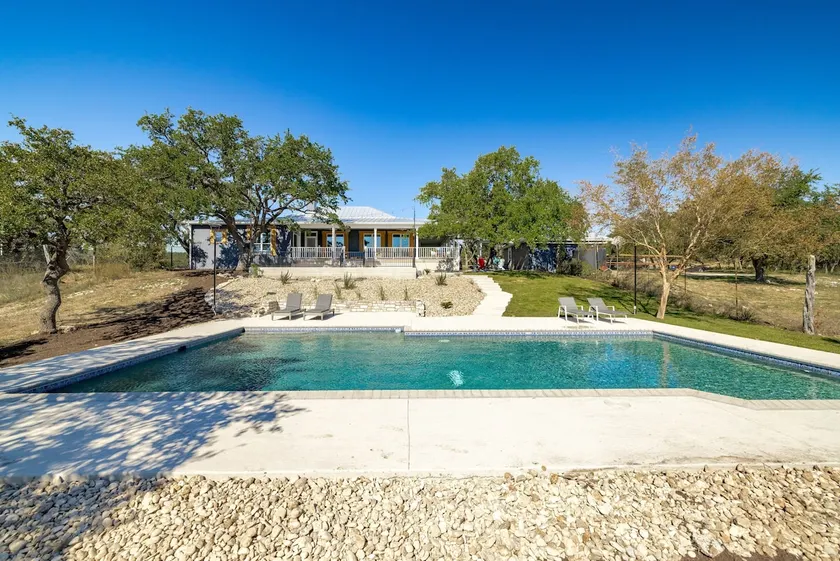 Modern Villa w/Views+Pool on 35 acre private ranch - Image 1