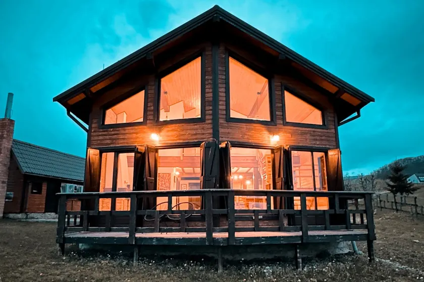 Sirnea Chalet - Image 1