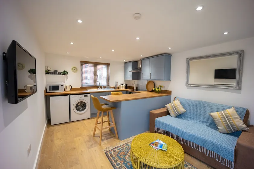 Luxury Garden Flat - Image 1