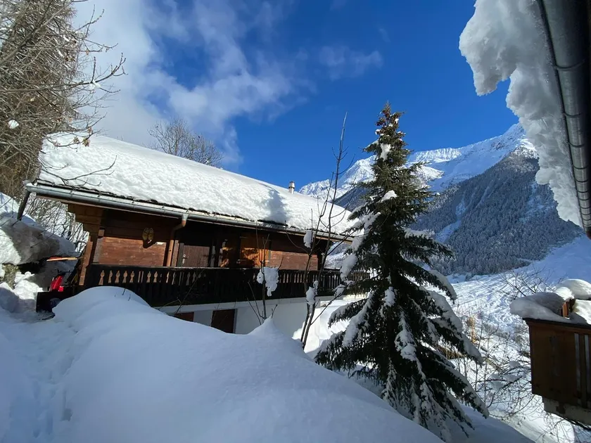 Cozy chalet in beautiful valley in Switzerland - Image 1
