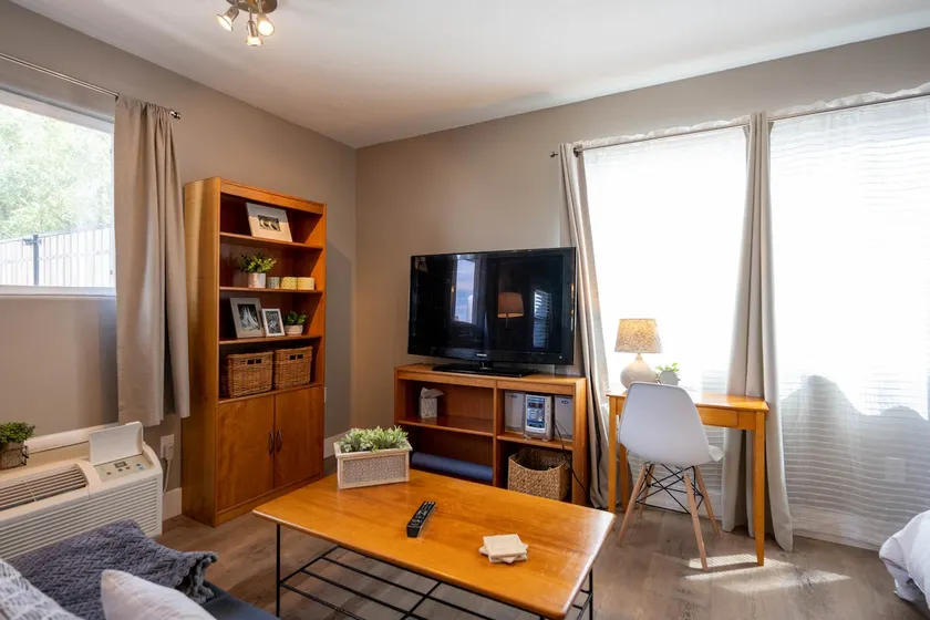 Quiet/Private♥3 MIN to HWY♥LUXURY KING BED♥Doggy Door♥Patio♥Hiking♥SaltRiver - Image 1