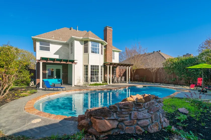 Modern Home w Heated Pool Game Rm sleeps12-15 near DFW & Gaylord hotel - Image 1
