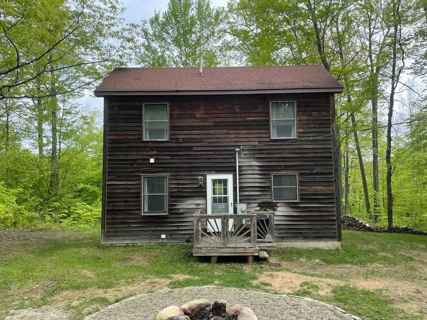 Cozy cabin in the woods - Image 1