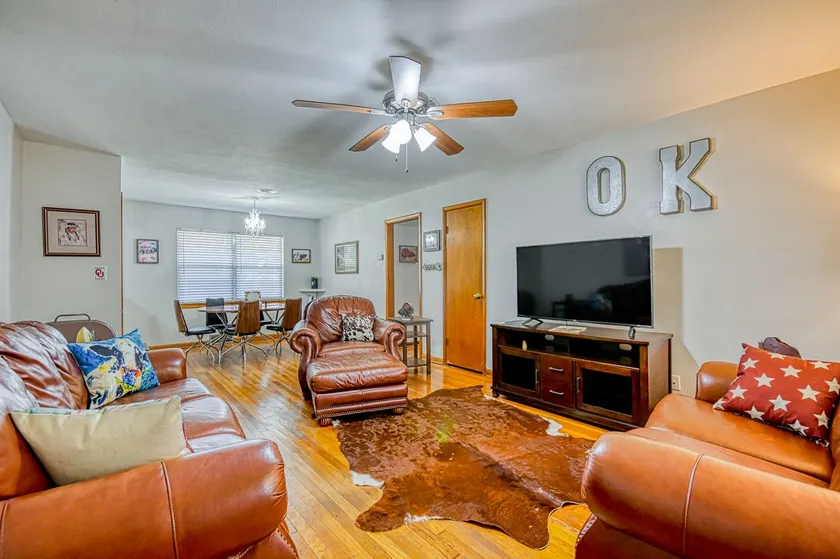 Near OU & Lloyd Noble, 4 TVS, covered patio, W/D! - Image 1
